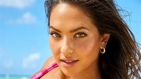 Three-time SI Swimsuit model Christen Harper revealed which SI Swimsuit legend shes obsessed with. . Christen harper si